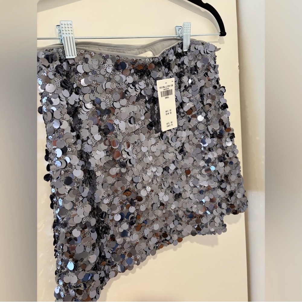 Abercrombie & Fitch Scarlett Sequin
Mini Skort - Picture 10 of 13